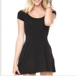 ●BRANDY MELVILLE Bethan Skater Dress